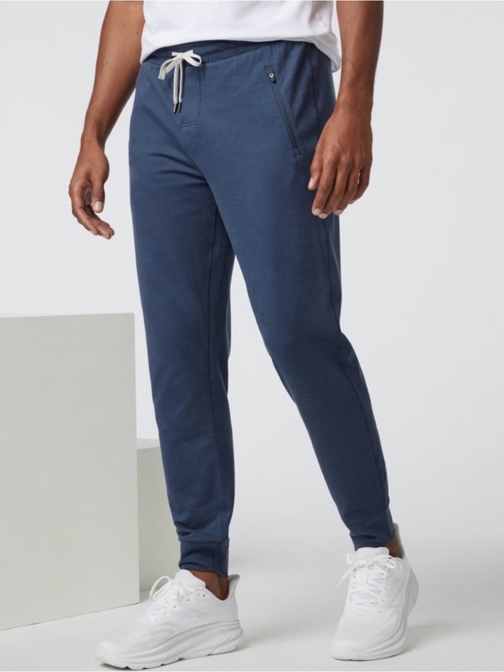 Vuori Men's Midnight Heather Drawstring Jogger Pants. Size Medium, 30”  inseam